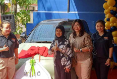 Siti Fatimah Raih Mobil Listrik Hadiah Jotun