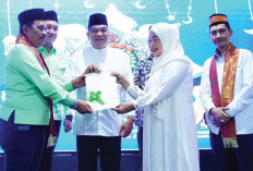 Hadiri Bamukoi Berbagi, Toha Serahkan Bantuan dan Sertifikat Lahan