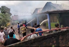 Rumah di Talang Jawa Selatan Terbakar, Petugas Berupaya Cegah Penyebaran Api