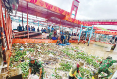 Puluhan Personel Kodam II/Swj Gotong Royong Bersihkan Bawah Jembatan Ampera