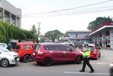 Keburu Panic Buying, Kendaraan Mengular di SPBU, Masyarakat Sikapi Isu 1 April BBM Subsidi Naik Harga