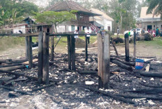 Rumah Panggung Terbakar, Ludes Tak Bersisa