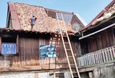 Ratusan Rumah Rusak,  Jalan Poros Longsor