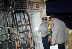 Terlihat Tetangga yang Main Gaple Rumah Pensiunan Terbakar, Diduga Korsleting 