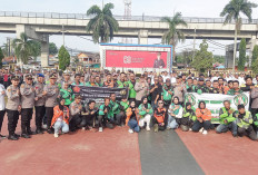 Pengamanan Unras Tanpa Aksi Anarkis, Kapolrestabes Palembang Dapat Bunga Mawar Merah dari Driver Ojol