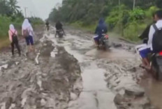 Jalan Berlumpur seperti Bubur di Jalur 29 Air Sugihan, Pelajar dan Pedagang Terkendala Melintas