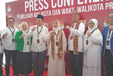 Lautan Manusia Padati Gedung Caroline - KPU Prabumulih