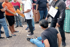 Rekonstruksi Penembakan Supir Angkut Ricuh, Keluarga Korban Tak Kuasa Menahan Emosi