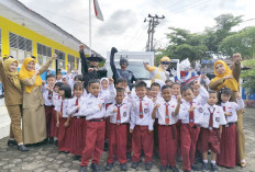 Superhero Bagi MBG, Siswa SD Prabumulih Antusias
