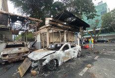 Aksi Massa Rusak Pagar DPRD Sumsel dan Bakar Pos Polisi, Palembang Masih Mencekam