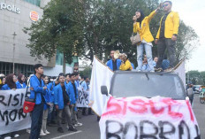 Mahasiswa Gelar Aksi di DPRD Sumsel Tolak Program Makan Bergizi Gratis (MBG)