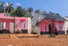 Ngeri! Puting Beliung Hantam Perumahan, Atap Rumah Agus Runtuh Seketika