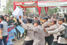 Gunakan Peluru Karet Bubarkan Massa, Tak Puas Hasil Penghitungan KPU