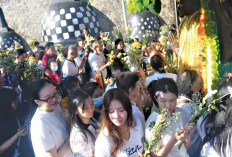 Perayaan Trisuci Waisak di Maha Vihara Dharmakirti Berlangsung Khidmat