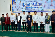 Wali Kota Prabumulih H. Arlan Bikin Haru, Serahkan Sapi Kurban Usai Salat Iduladha di Islamic Center