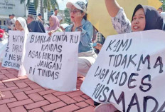 Ratusan Warga Tuntut Pecat Oknum Kades Tanjung Terang, Ini Sebabnya!