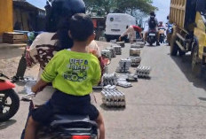 Gegara Sopir Lalai, Ompreng MBG Jatuh Berserakan di Jalan Lubuk Linggau  Viral di Medsos