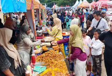 Perputaran Uang Capai Ratusan Juta, Festival Panjat Pinang Dorong Ekonomi Kerakyatan 