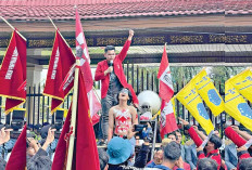 Dituding Tak Maksimal Sampaikan Aspirasi ke Pemerintah, Pimpinan DPRD Sumsel “Dikartu Merah” oleh Mahasiswa