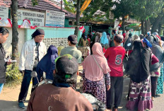  Ratusan Warga 3 Ilir Rela Mengantre Panjang buat Dapatkan BPNT, Ini Penampakannya