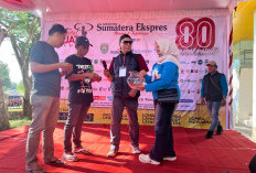 64 Tim Bakal Ramaikan Lomba Layang-Layang Festival Panjat Pinang 80 Pohon Sumatera Ekspres 
