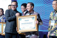 Wako Palembang Ratu Dewa Diganjar Penghargaan di Bidang Air Bersih