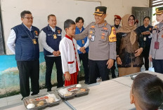 Ini Temuan Menyentuh Polda Sumsel saat Berbagi Makan Bergizi Gratis, Sasar SD-SLB Kawasan Slum Area Palembang