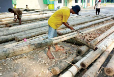 Geber 3 Hari Festival Panjat Pinang 80 Pohon, Stand UMKM, Laraoke, Layangan, Joget Viral, dan Mini Soccer