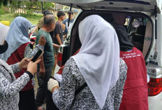Pengendara Motor Terluka Usai Tertabrak Kereta Babaranjang di Perlintasan Cinta Kasih