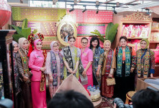 Ny Dewwy Andi Rian Pimpin Langsung Penampilan Budaya Sriwijaya di Bazar Bhayangkari Nasional