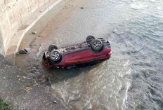 Sopir Lalai, Mobil ‘Mandi’ di Dasar Sungai, Lokasi Sekitar Jembatan Benteng Tak Ada Pembatas 