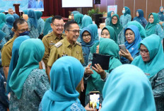 Untuk Ketahanan Pangan, Wali Kota Palembang Ajak Anggota dan Pengurus TP PKK Menanam Tanaman Produktif di Ruma