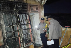 Diduga Korsleting Listrik, Rumah Pensiunan ASN di Oku Terbakar