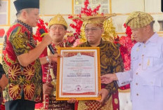 Giri Ramanda Dianugerahi Gelar Adat Raja Mangku Penyuimbang Bumi dalam Prosesi Ngunduh Mantu di OKU Timur