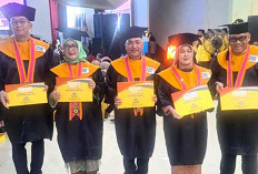 Giri, Apriyadi, Fariz Sandang Gelar Doktor Administrasi Publik,1.885 Alumni Baru Ikuti Wisuda Ke-176 Unsri