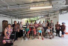 Berbagi Kasih Natal, FIFGROUP Cabang Palembang 3 Tebar Kepedulian di Panti Werdha Sumarah