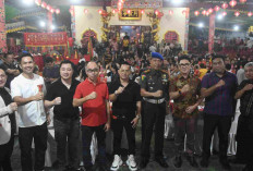 Perayaan HUT Dewi Kwan Im dan Dewa Jen Cu Cun Ong, Ribuan Warga Tionghoa Padati Kelenteng Guat Hun Teng