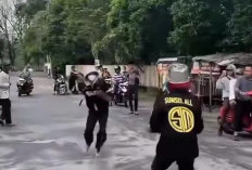 Viral Video Duel Bersajam Diduga Libatkan Geng Tawuran di Sekip Palembang, Warga Minta Polisi Lakukan Ini