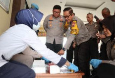 Pastikan Bebas Narkoba, Polisi di OKU Tes Urine