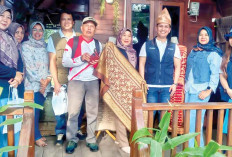 Rangkai Tradisi, Gerakkan Ekonomi, Lewat Songket Behembang Lingge