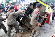 Tertibkan PKL di Jalan Ahmad Yani