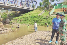 Sampah Menumpuk di Sungai Ogan, Personel Gabungan Turun