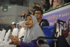 Dari Kursi Roda, Nyimas Dewi Arimbi Antar Mimpi Putranya Tampil di DBL