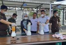 Kejari Lubuklinggau Hancurkan Barang Bukti 92 Perkara, Didominasi Kasus Narkotika