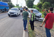 Diduga Ngantuk, Dua Mobil Adu Kambing