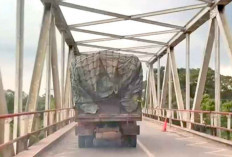 Kabel Seling Putus, Tutup Satu Ruas Jembatan Peninggalan