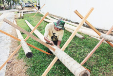 Catat Waktunya! Meriahkan Festival Panjat Pinang 80 Pohon Sumatera Ekspres di JSC Palembang