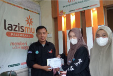 Lazismu Palembang Berikan Beasiswa Sang Surya untuk Rizka, Mahasiswi IPK 3,89. Ternyata Ini Kondisinya 