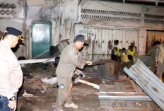 Sat Pol-PP Palembang Kembali Bongkar Lapak PKL Liar Kali Ini di Pasar 10 Ulu dan Jl Karet, Ini Penampakannya