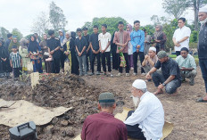 17 Tahun Melawan Penyakit, Hadir Nonton Meski Berkursi Roda